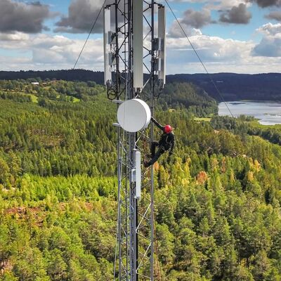 Torre de arame galvanizado construída a partir de tipos de aço que garantem altos valores de resistência ao impacto KV a várias temperaturas ao ar livre