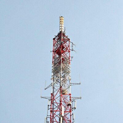 Estrutura de telecomunicações galvanizada de torre de aço tubular de 3 pernas projetada para longa vida ao ar livre 5G 4G Microondas1