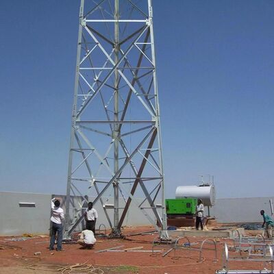 Torre de aço equipada com pernas de ângulo de 3 ângulos galvanizada por mergulho quente eficaz na redução de custos para 5G rural