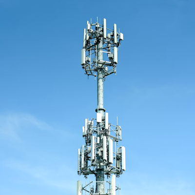 Torre de comunicação monopolo avançada de 32M que oferece resistência superior e resistência ao impacto para alcance eficiente do sinal