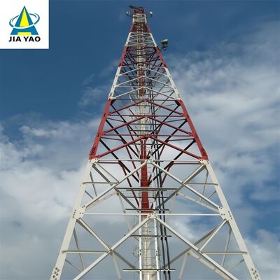 Torre de aço equipada com pernas do ângulo da proteção contra raios 3 de 32M para a estação base do parque industrial 5G