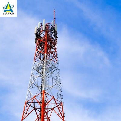 torre de aço equipada com pernas do ângulo do anti gelo de 30M 40M 45M 4 para a infra-estrutura fria das telecomunicações da região