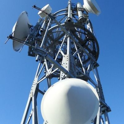 Torre de rádio auto-sustentável galvanizada a quente 5 km Wifi telefone celular satélite torre de rádio de microondas