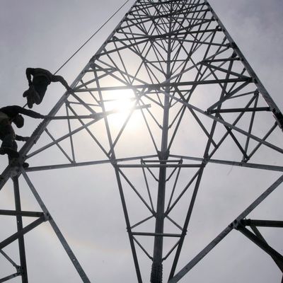 Autossustentável Internet 5G Telecomunicação Antenna 3 pernas Torre de aço angular