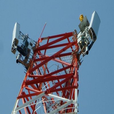 Televisão por satélite Microondas sinal de rádio Estrutura de aço Torre Comunicações sem fio Mast 3 pernas Torre de aço angular