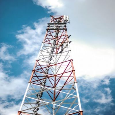 Torre de telecomunicações autossustentável 3 pernas triangular ângulo torre de rede de aço