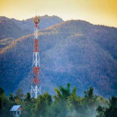4 pernas ângulo de aço de ferro auto-suportando torre de rede de telecomunicações e internet ISP Wireless 5G antena torre
