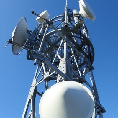 Q255B Q355B Q420B Design 3 pernas torre angular de aço torre de telecomunicações