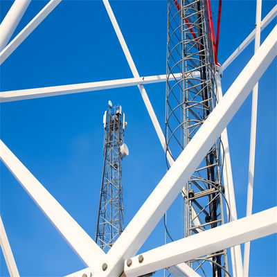 Torre de telecomunicações de abrigo de 40 metros Torre de tubos de aço angulares de 3 pernas