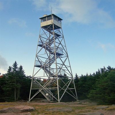 Torre de guarda de plataforma angular de aço de rede Torre de observação de incêndio de floresta de montanha