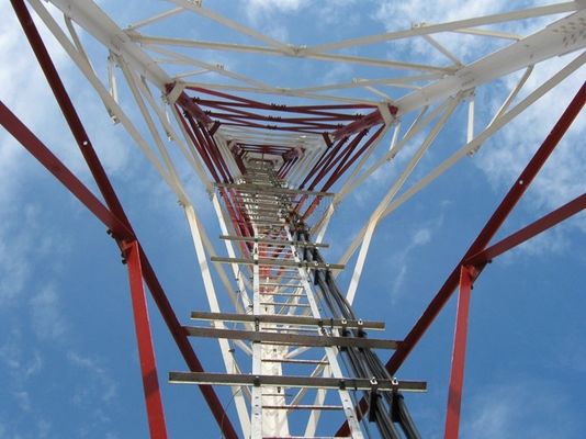 Torre de grelha de 60 graus com três pernas