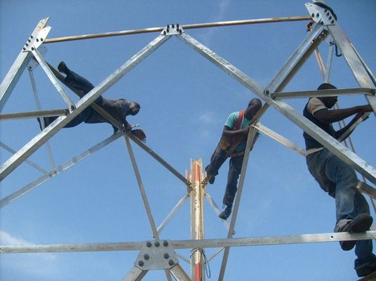 5 10 15 20 25 30 M de aço angular galvanizado auto-sustentável 3 pernas torre 5-100M