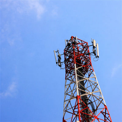 Torre de comunicação de quatro pernas de aço