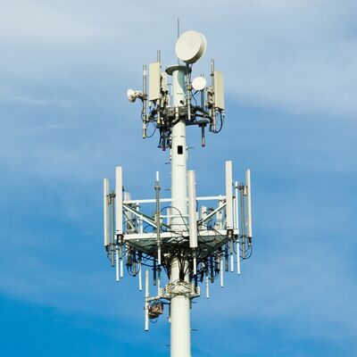 Monopole Tower torre de telecomunicações construída a partir de aço leve e de alta resistência à tração com código de projeto EN 1991-1-4 e EN 1993-3-1 para desempenho