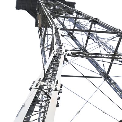 Torre de aço angular de 4 pernas construída em aço, com parafusos, porcas e arruelas, atendendo aos padrões DIN 7990 e ISO 6507-1 para montagem e fixação seguras