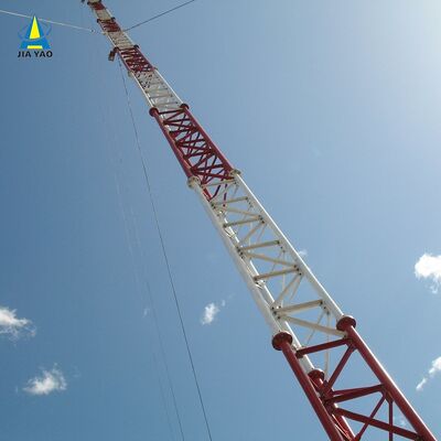 Torre de arame galvanizado projetada para maximizar a altura com o mínimo de uso de materiais estruturais com base nos códigos de projeto ANSI/TIA-222-G-H-F