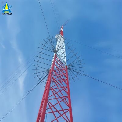 Torre de arame galvanizado projetada para maximizar a altura com o mínimo de uso de materiais estruturais com base nos códigos de projeto ANSI/TIA-222-G-H-F