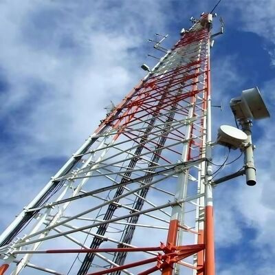 Torre de aço tubular de 3 pernas de calibre pesado que fornece um forte suporte estrutural de comunicação e instalações de serviços públicos
