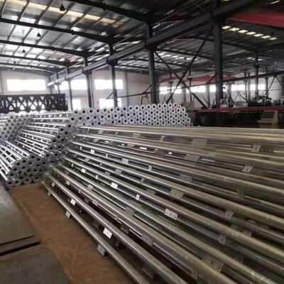 Torre de aço tubular de 3 pernas de calibre pesado que fornece um forte suporte estrutural de comunicação e instalações de serviços públicos