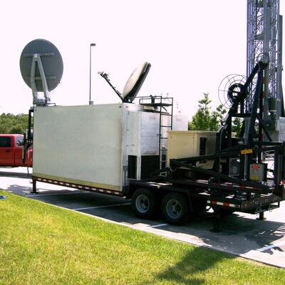 Caminhão móvel montado Telescópica de aço galvanizado 15 20 25 30M 5G 4G Wifi Torre de comunicação em rodas