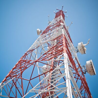Torre de Antena Angular de 4 Pernas para Rádio 5G de Alto Desempenho para Comunicação Sem Fio