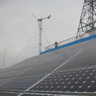 Torre de antena posta solar com mastro de telecomunicações de aço galvanizado alternativo de bateria 22 32 42M 4G 5G