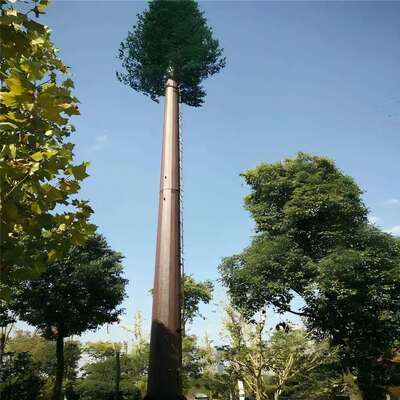 Torre de árvores biônicas com gestão integrada de cabos e plataformas ocultas que suportam equipamentos de microondas de telecomunicações e monitoramento ambiental