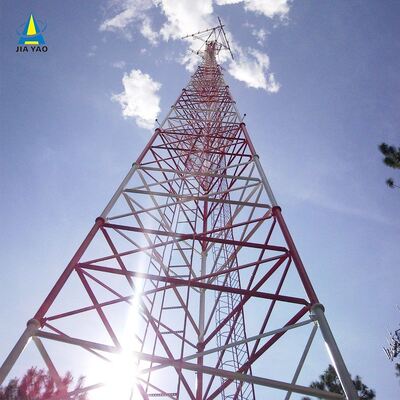 Torre de aço tubular resistente de 3 patas de 45M com resistência de alto impacto apropriada para a micro-ondas das telecomunicações e as torres da segurança