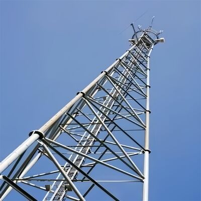 Torre de aço tubular de 3 pernas de calibre pesado com acabamento galvanizado por imersão a quente para maior resistência à corrosão em ambientes externos