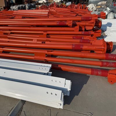 Torre de aço tubular de 3 pernas de calibre pesado com acabamento galvanizado por imersão a quente para maior resistência à corrosão em ambientes externos