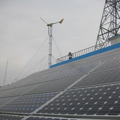 15 22 38M Torre de telecomunicações de treliça solar angular fora da rede com 4 pernas com aço galvanizado e bateria reserva para comunicação de emergência
