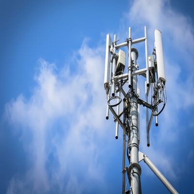 10M 20M Monopole Low Profile Small Cell Communication Tower Rooftop Mount For 5G Signal Boost
