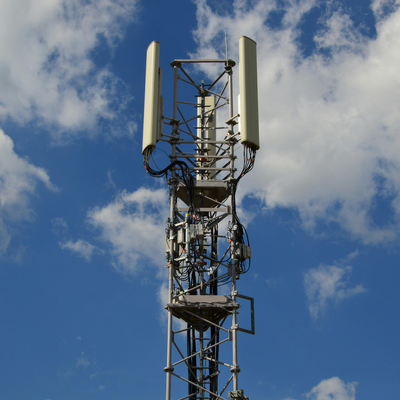 18m 42m 3 pernas tubular montanha resistente sísmica torre de telecomunicações anti-choque de 9 níveis para área de alta altitude