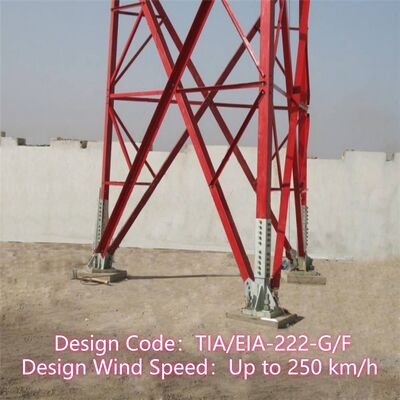 Torre de aço equipada com pernas do ângulo da proteção contra raios 3 de 32M para a estação base do parque industrial 5G