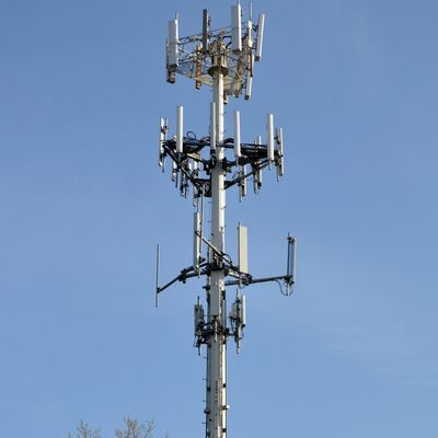 13 22 torre de comunicação Monopole integrada de 30 medidores da plataforma para o complexo do hospital