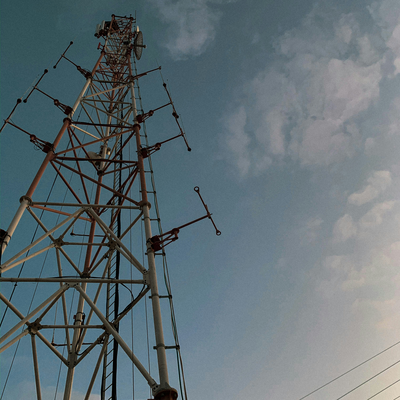 a flange de 45M conectou a manutenção fácil da torre de telecomunicações de 3 tubos para o cubo do terminal de ônibus