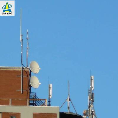 Torre Monopole de telhado leve de 25M 30M 40m para densificação urbana de células pequenas 5G com base pequena e aço galvanizado
