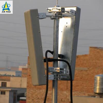 Torre Monopole de telhado leve de 25M 30M 40m para densificação urbana de células pequenas 5G com base pequena e aço galvanizado