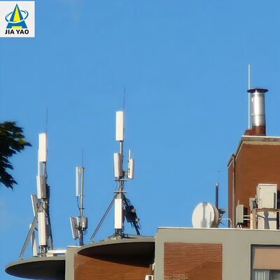 Torre Monopole de telhado leve de 25M 30M 40m para densificação urbana de células pequenas 5G com base pequena e aço galvanizado