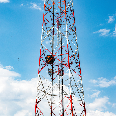 Torre de comunicação de aço angular com pernas de grau sísmico ANSI/TIA-222 Mastro de treliça padrão para instalação de antena de rádio e TV