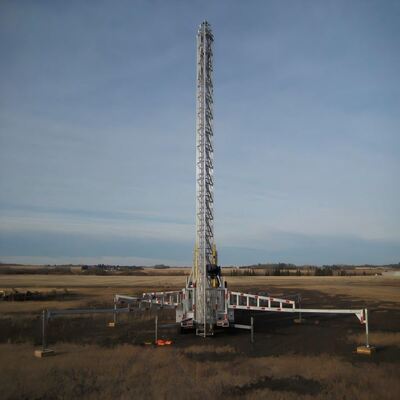 Mastro de aço telescópico portátil para estação base móvel de implantação rápida e vigilância de emergência com sistema de elevação de nível industrial e base estabilizada