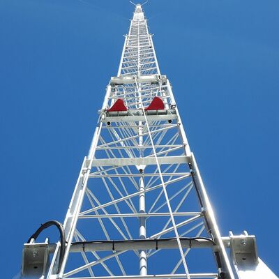 Mastro de aço telescópico portátil para estação base móvel de implantação rápida e vigilância de emergência com sistema de elevação de nível industrial e base estabilizada