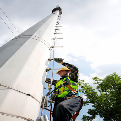 Torre Monopole de Telecomunicações de Nível Industrial de 20m-40m com Escada de Escalada Interna e Plataforma de Manutenção para Estação Base de Cidade Inteligente Urbana